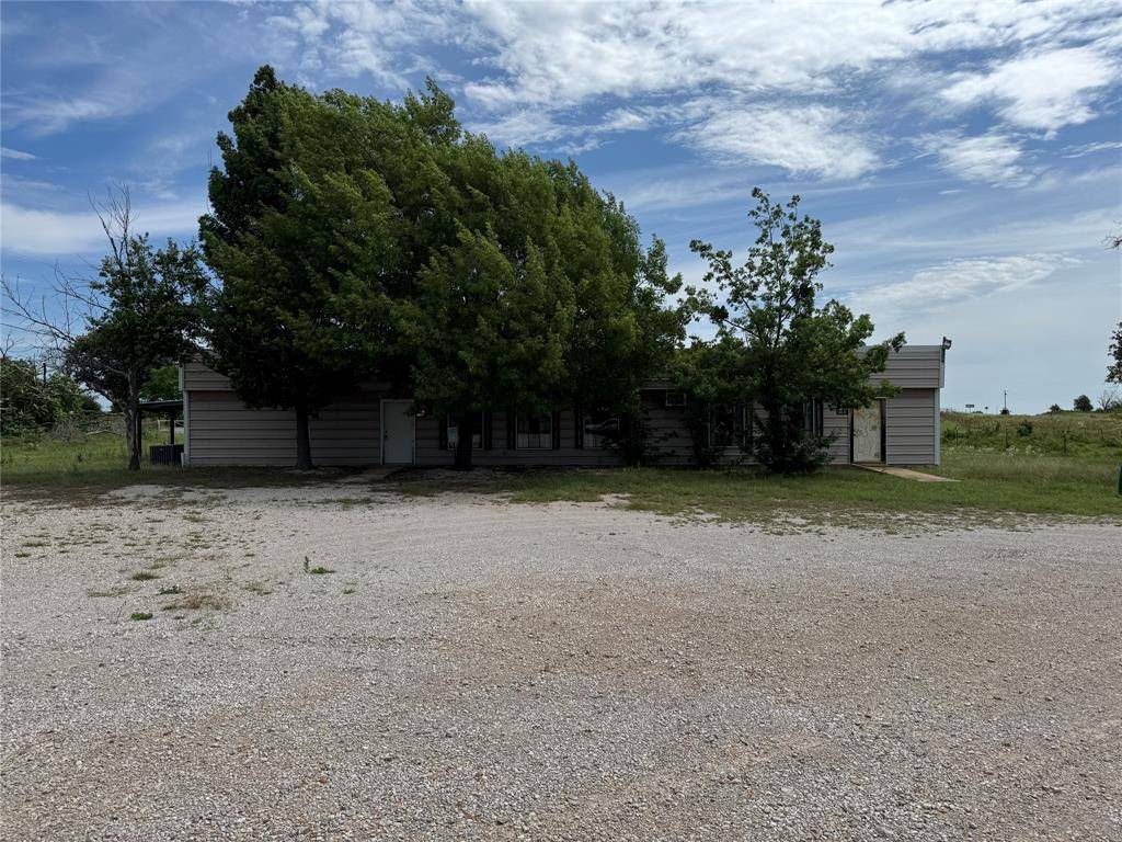 102 N 6 Highway, Carbon, TX 76435