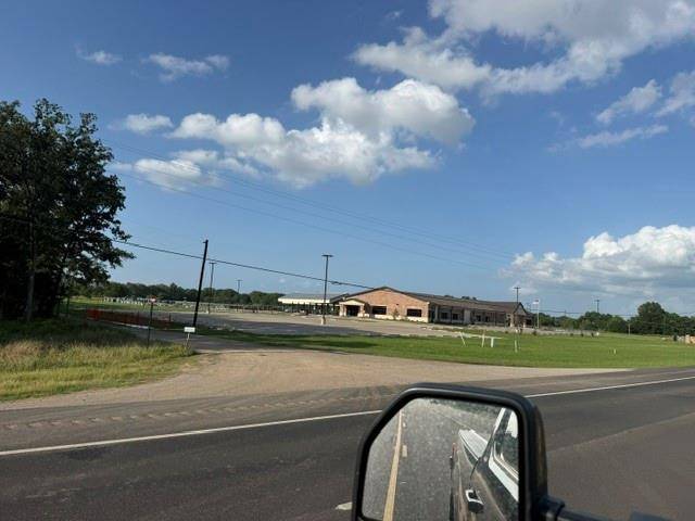 57 PR 43955, Blossom, TX 75416