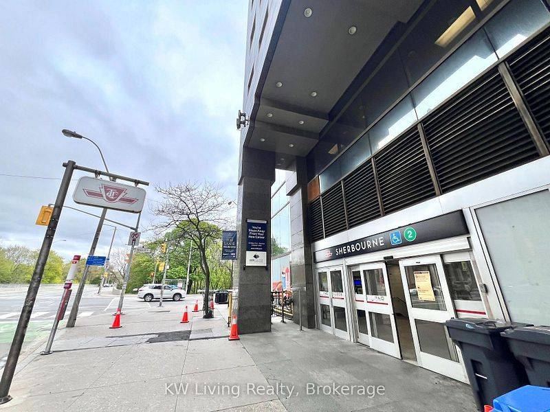 609 Sherbourne ST #3203, Toronto C08, ON M4X 0A4