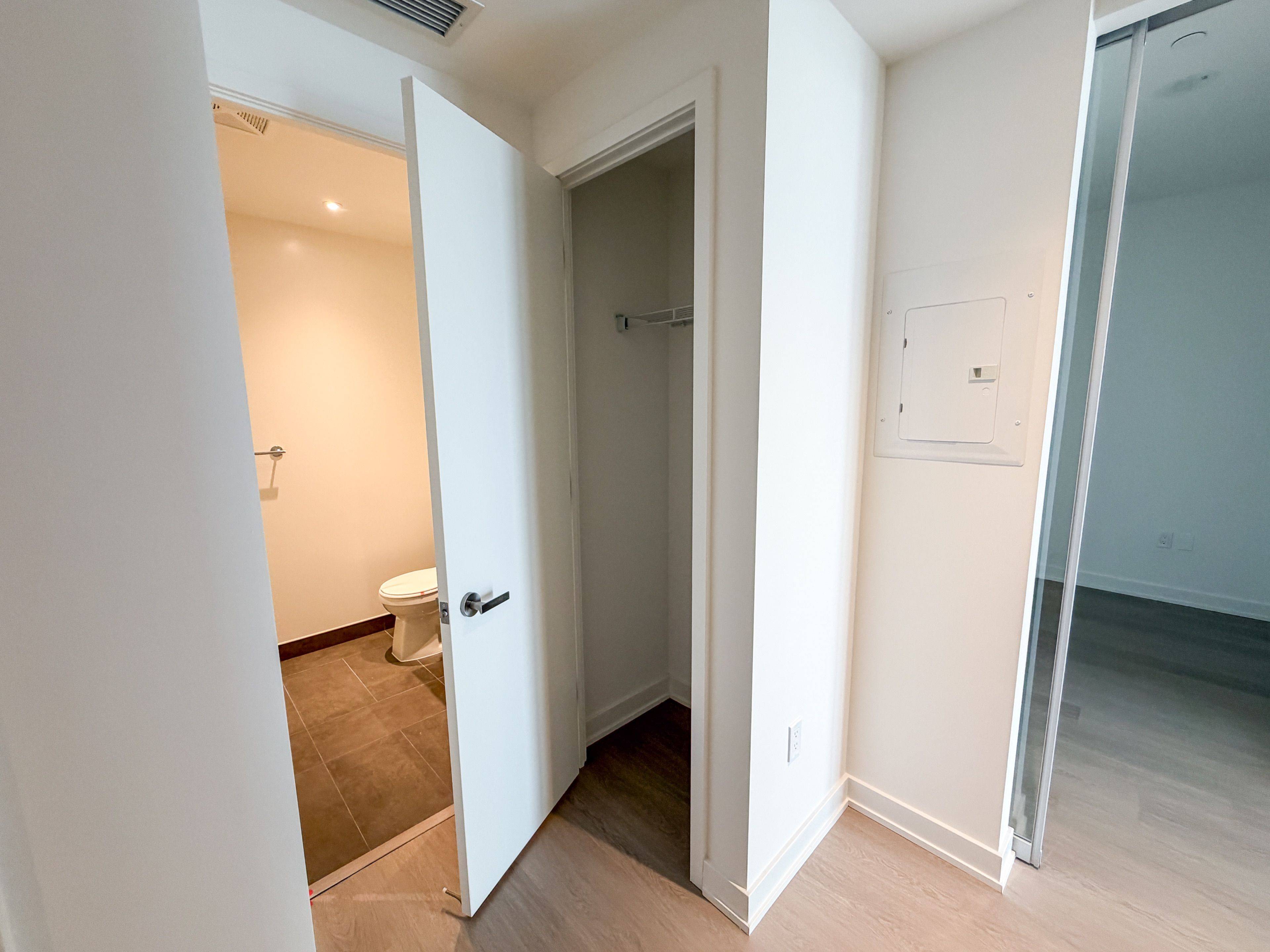 448 Burnhamthorpe Rd W N/A #6407, Mississauga, ON L5B 0R4