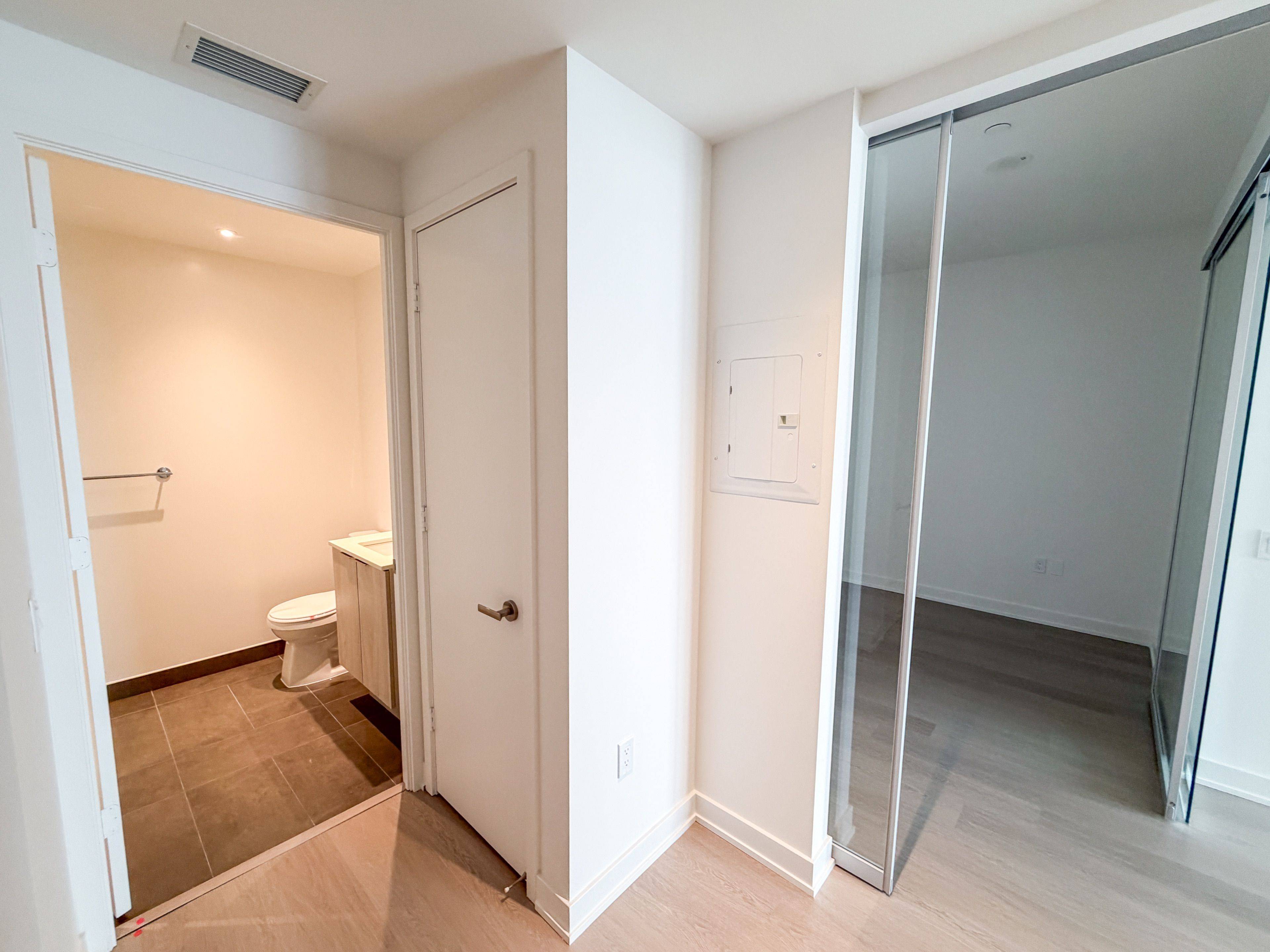 448 Burnhamthorpe Rd W N/A #6407, Mississauga, ON L5B 0R4