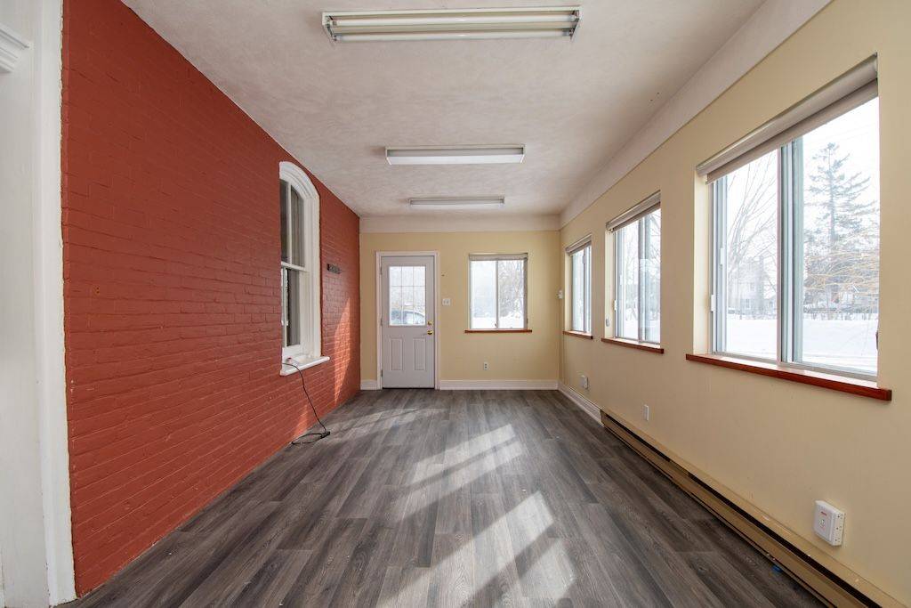 10 Hill ST, Selwyn, ON K0L 2H0
