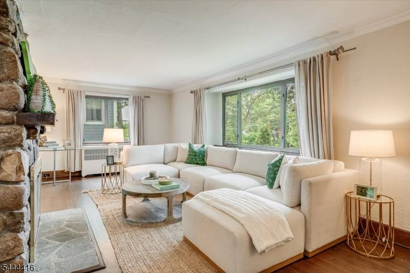 43 Pine St, Millburn Twp., NJ 07041