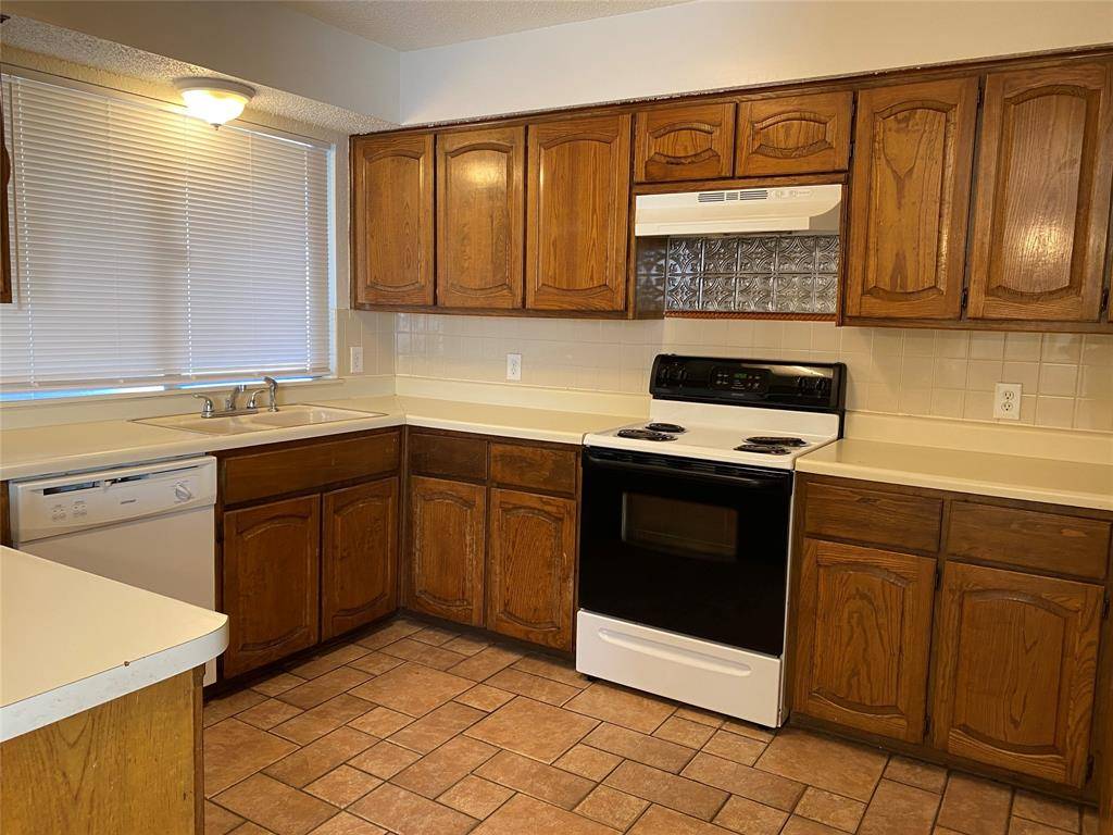 1940 WILLOW VALE Drive, Fort Worth, TX 76134