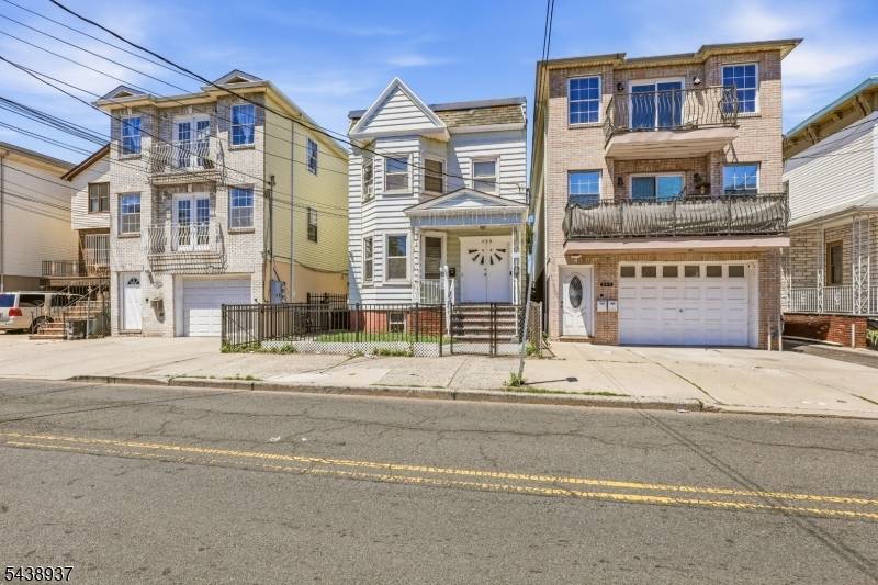 295 Old Bergen Rd, Jersey City, NJ 07305