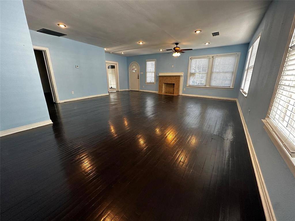 1009 E Humbolt Street, Fort Worth, TX 76104