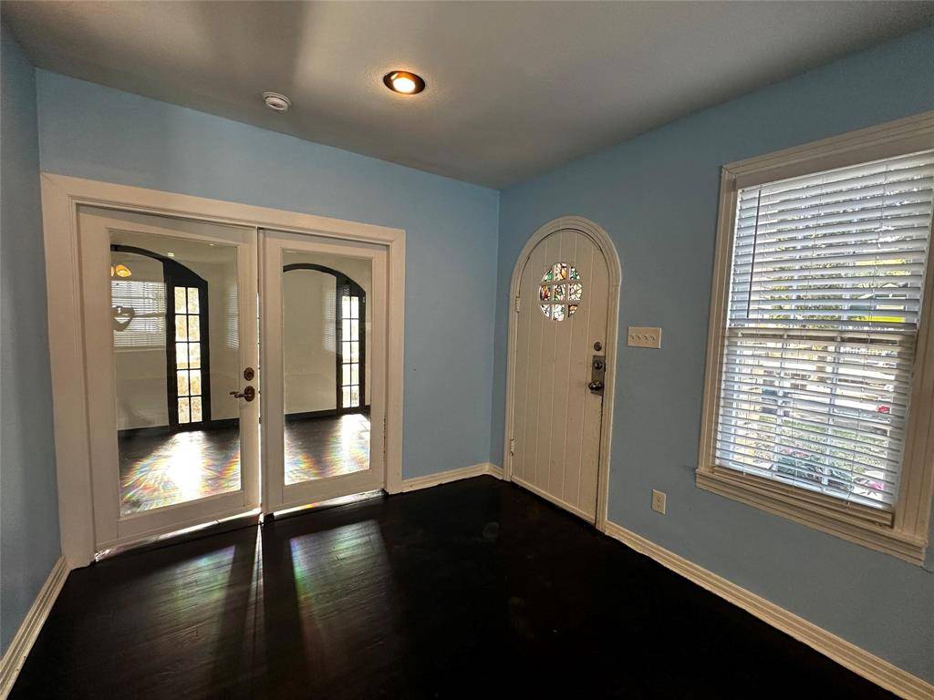 1009 E Humbolt Street, Fort Worth, TX 76104