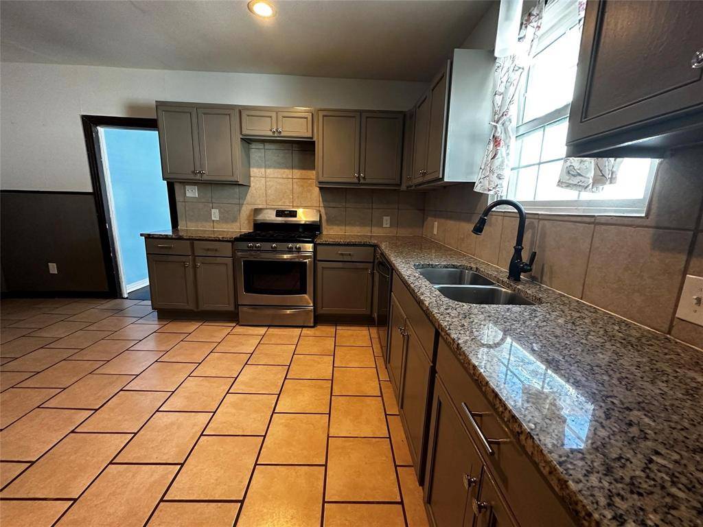 1009 E Humbolt Street, Fort Worth, TX 76104