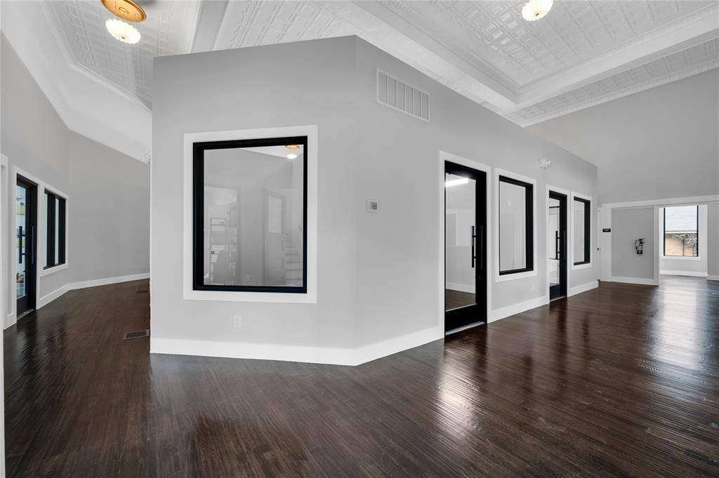 501 W Avenue F #204, Midlothian, TX 76065