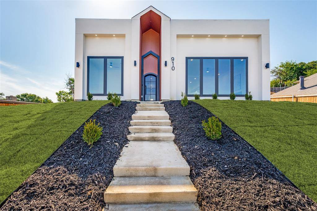 910 Gallant Fox Drive, Dallas, TX 75211