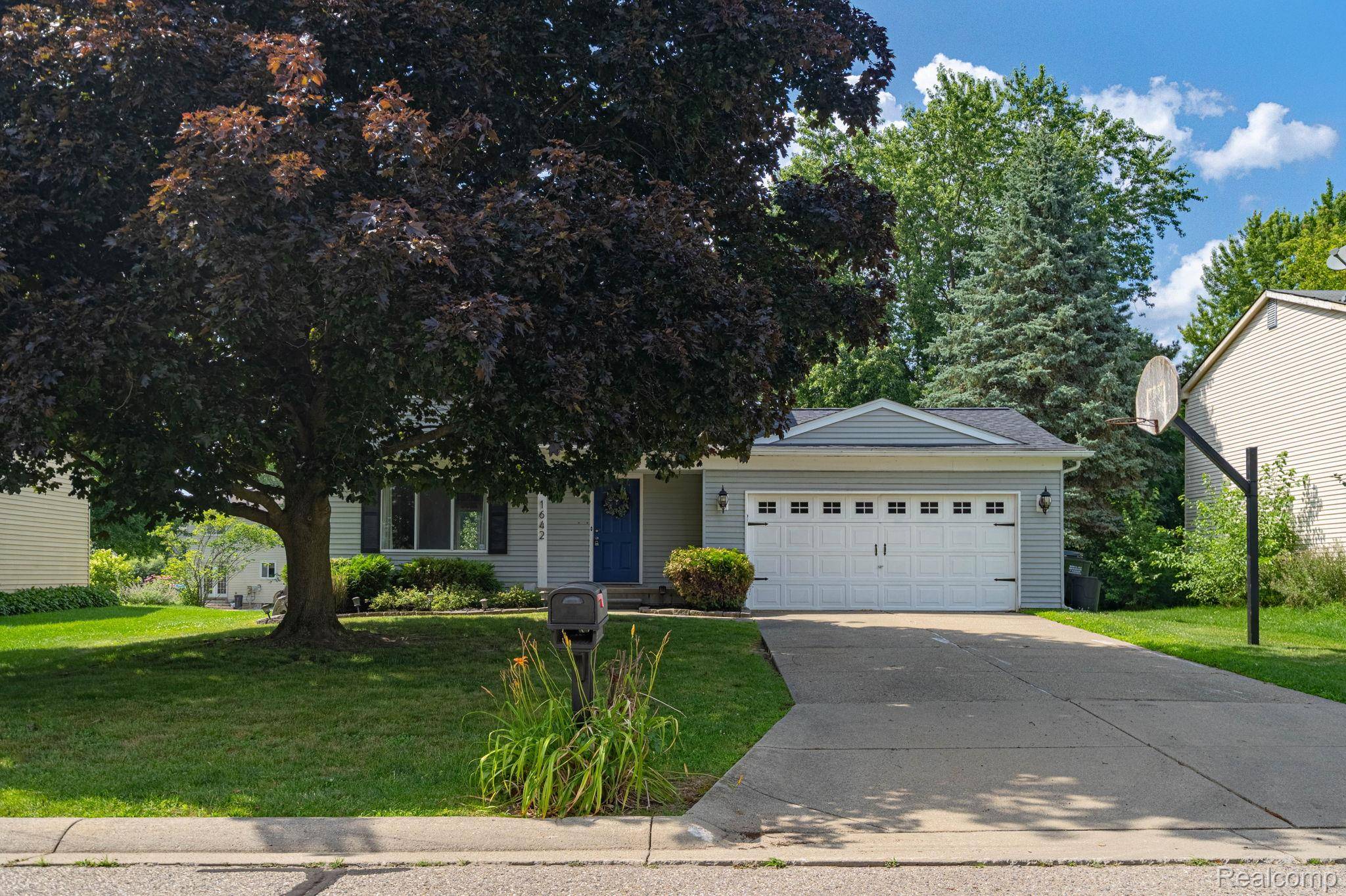 1642 Dancer DR, Rochester Hills, MI 48307