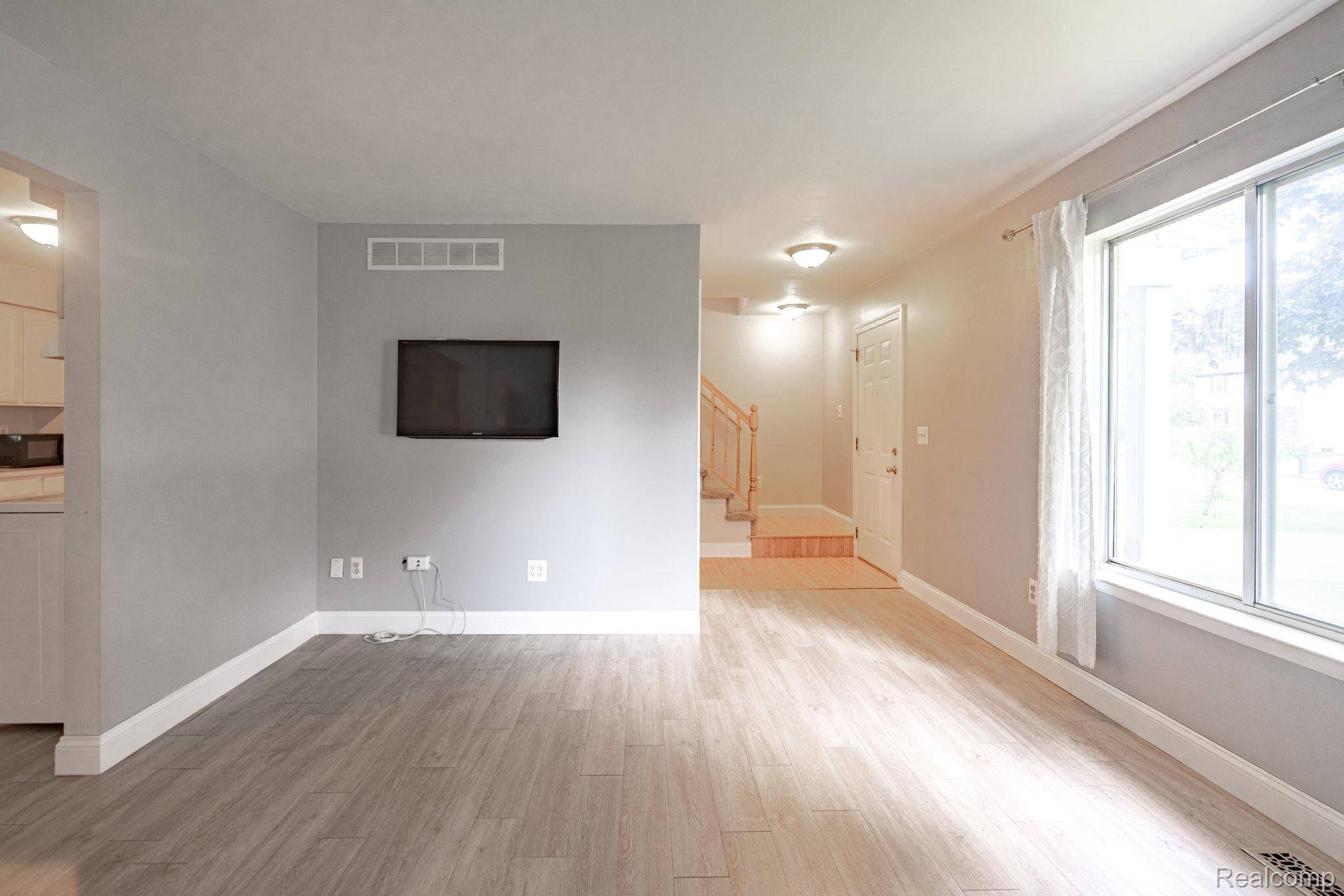 1642 Dancer DR, Rochester Hills, MI 48307