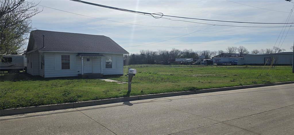 614 N 2nd Street, Sanger, TX 76266