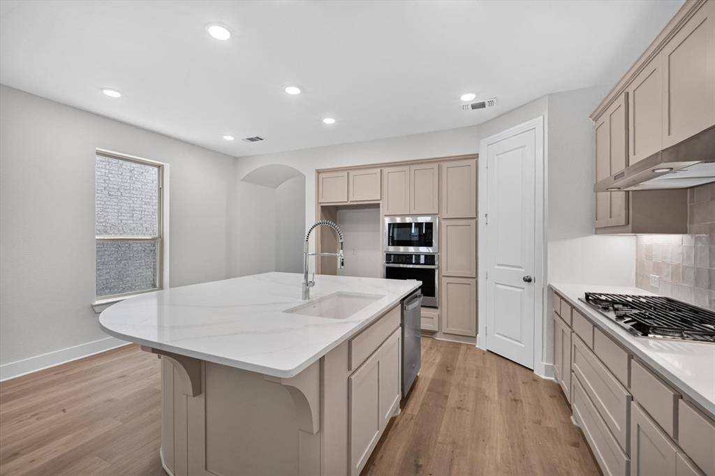 2064 Cuellar Way, Van Alstyne, TX 75495