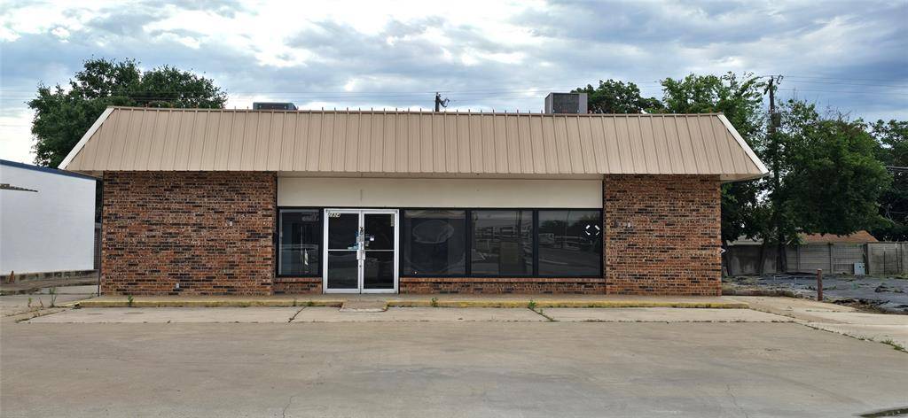 2824 Brown Trail, Bedford, TX 76021