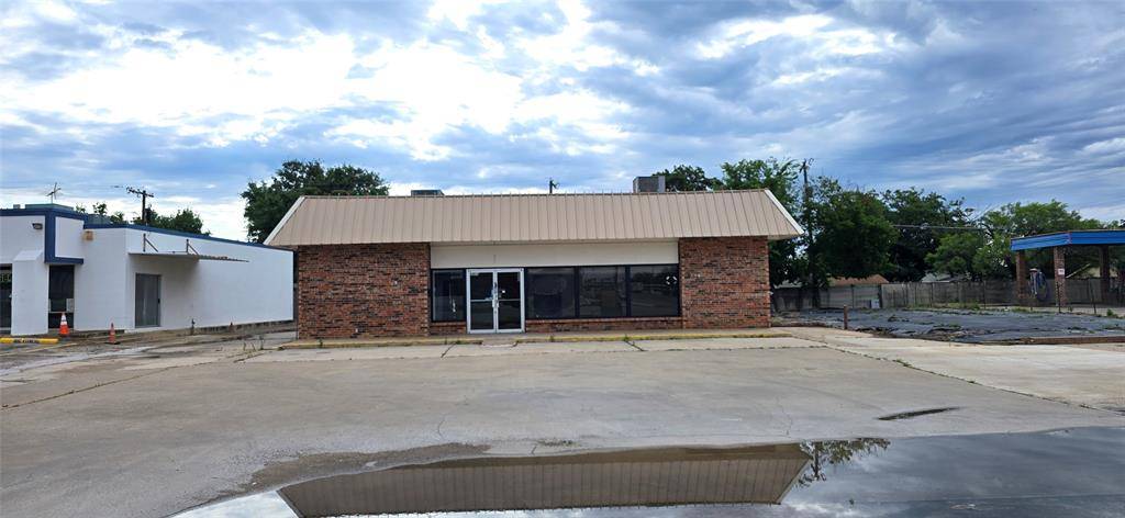 2824 Brown Trail, Bedford, TX 76021