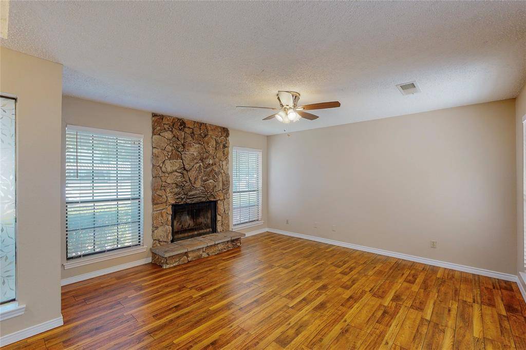1912 N Irving Heights Drive, Irving, TX 75061
