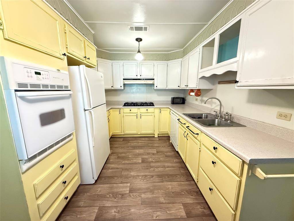 619 E 12th Street, Bonham, TX 75418