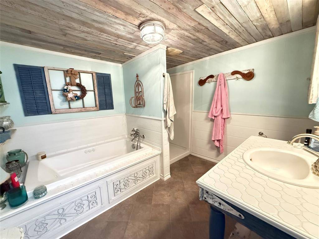 619 E 12th Street, Bonham, TX 75418