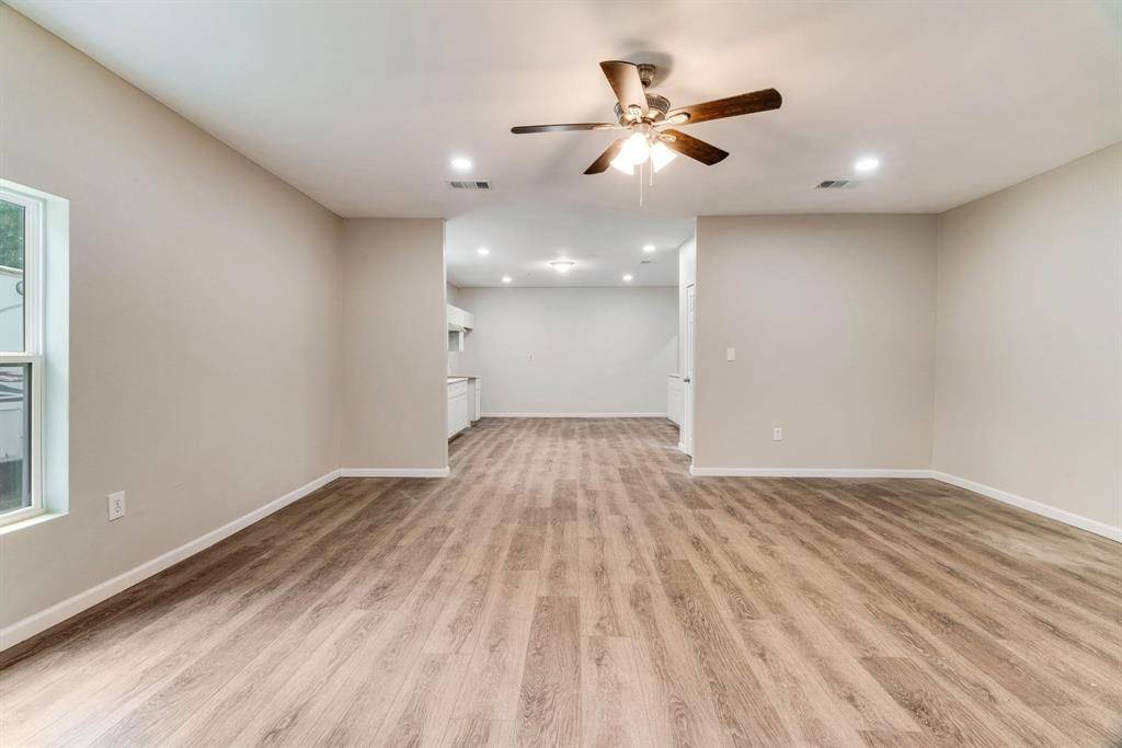 562 SW 1ST, Paris, TX 75460