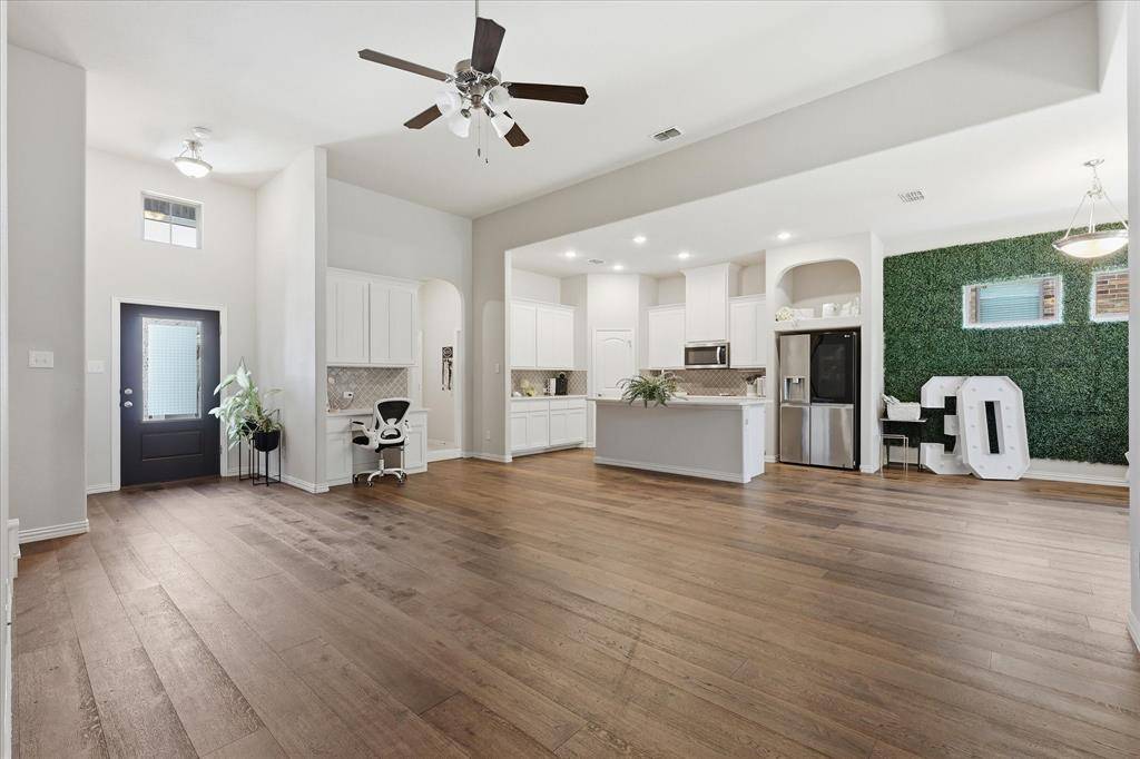 4428 Terraview Drive, Arlington, TX 76001