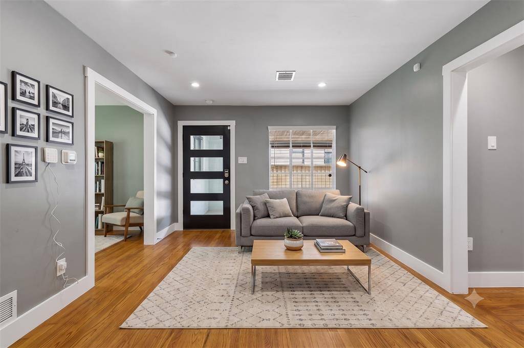3211 Lawnview Avenue, Dallas, TX 75227