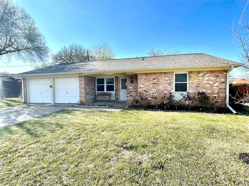 201 E Fuller Drive, Euless, TX 76039