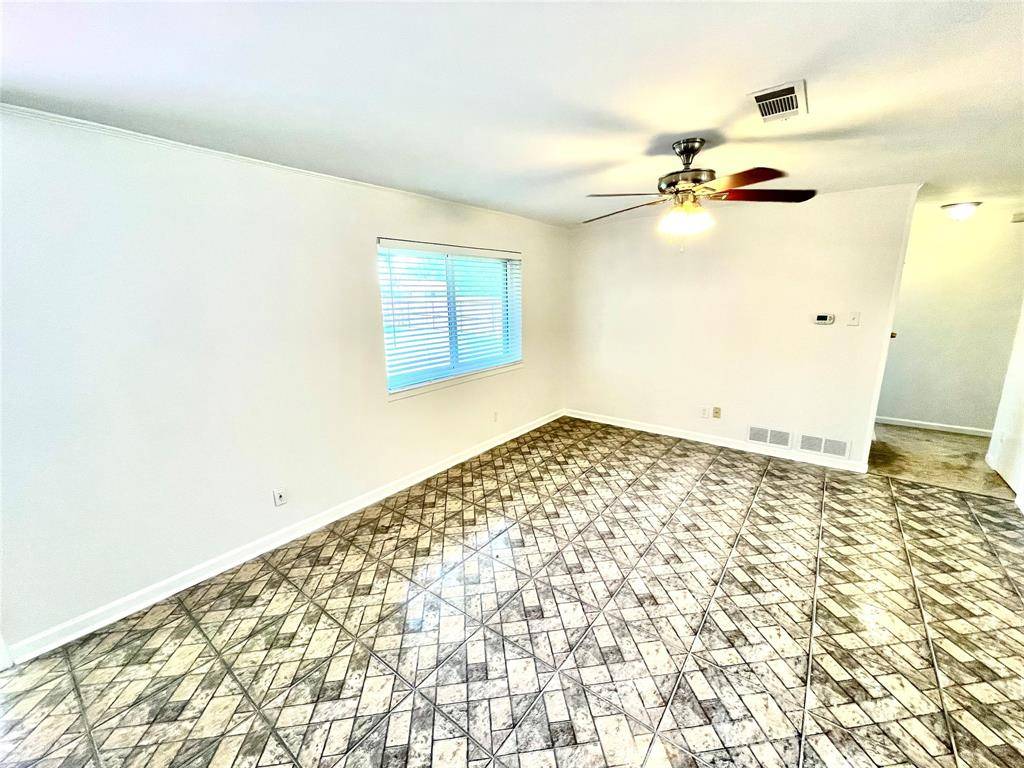 201 E Fuller Drive, Euless, TX 76039