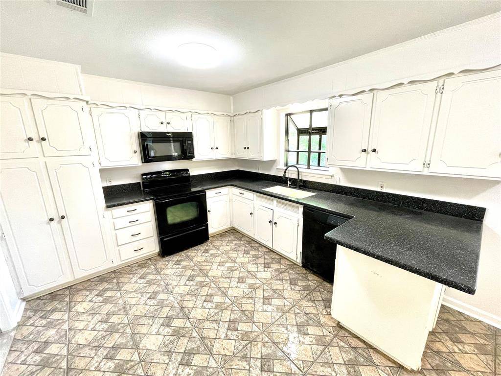 201 E Fuller Drive, Euless, TX 76039