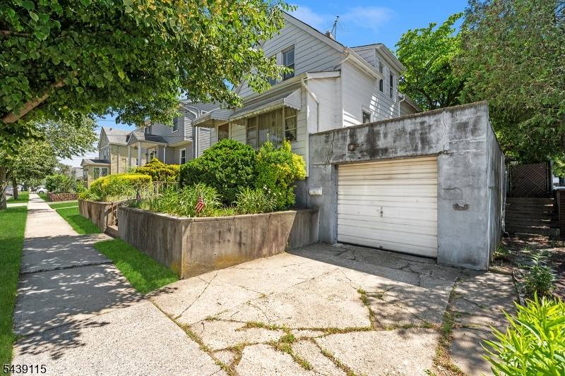 112 Page Ave, Lyndhurst Twp., NJ 07071