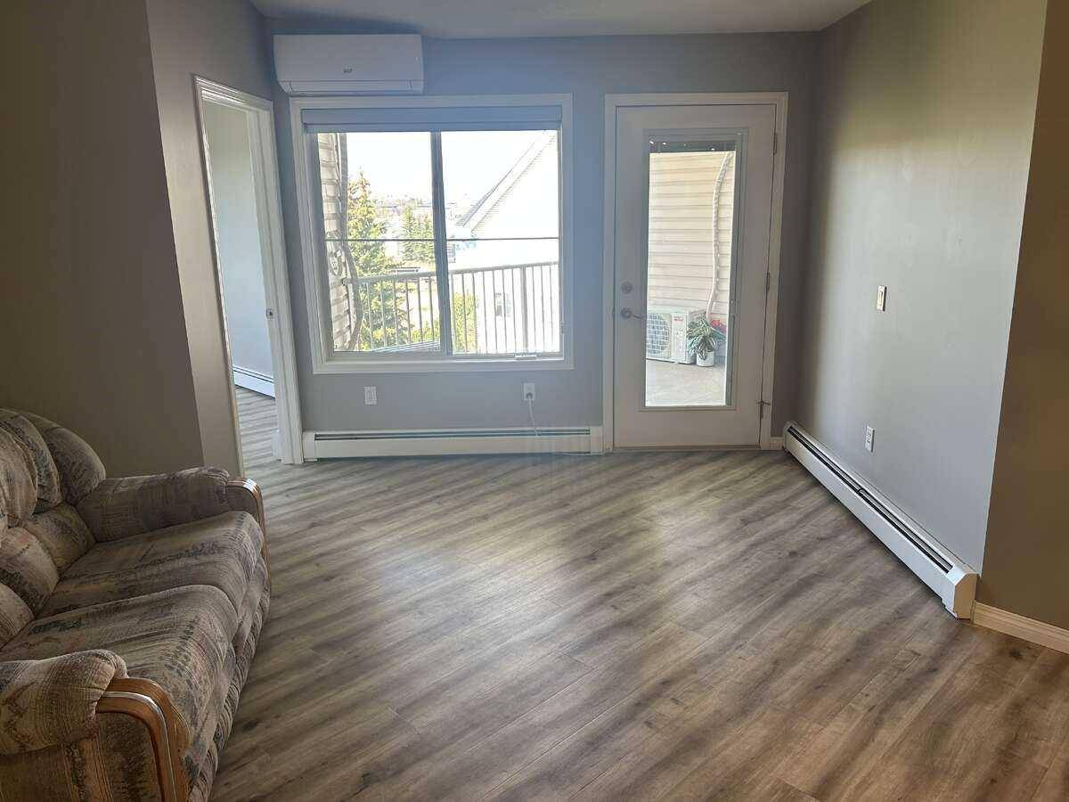 305 1 AVE NW #403, Airdrie, AB T4B 2M5