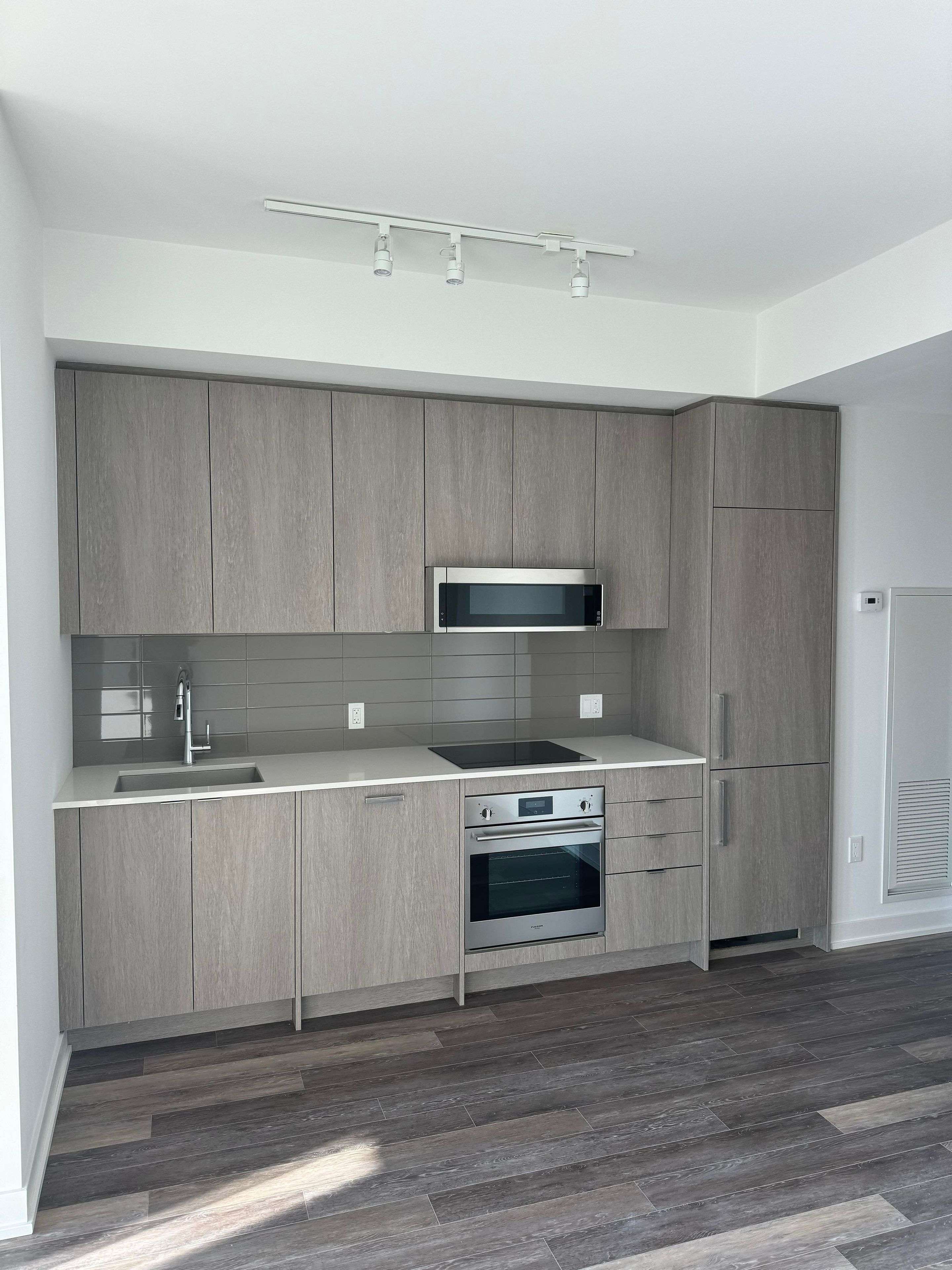 250 Lawrence AVE W #618, Toronto C04, ON M5M 1B2
