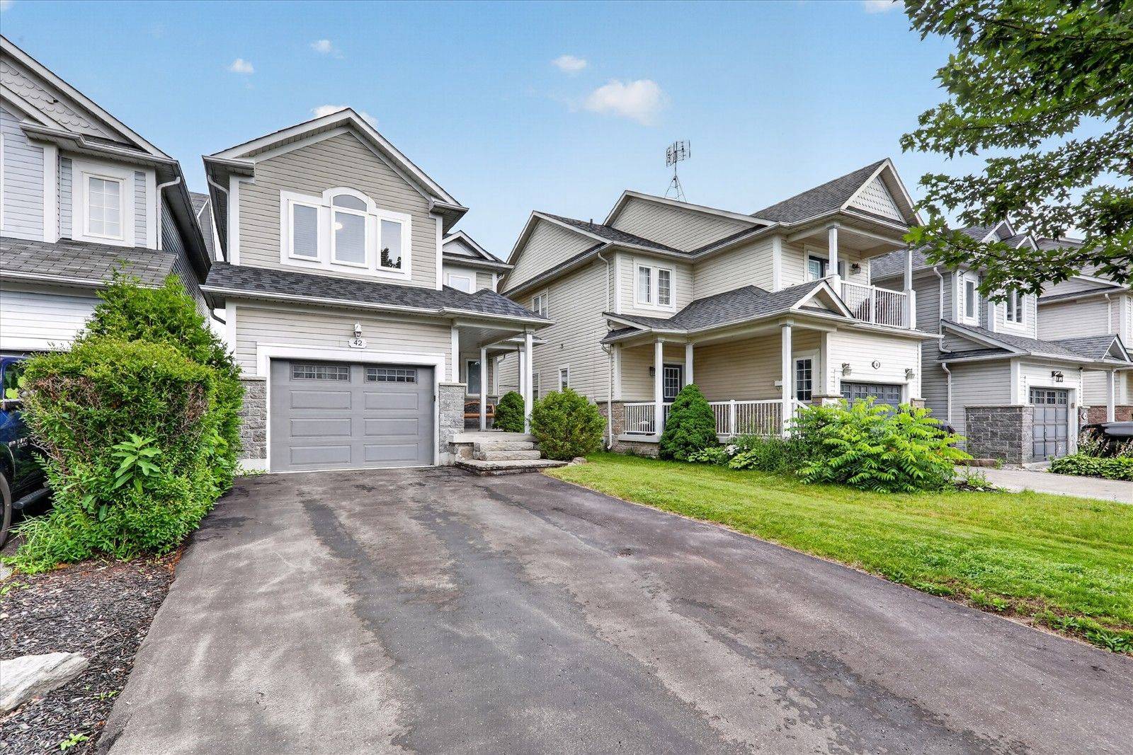 42 Hanna DR, Clarington, ON L1C 5M4