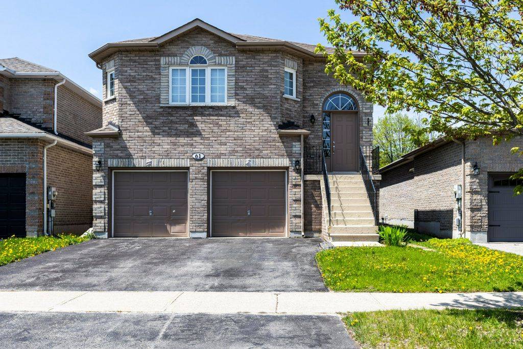 61 Mcintyre DR, Barrie, ON L4N 5C5