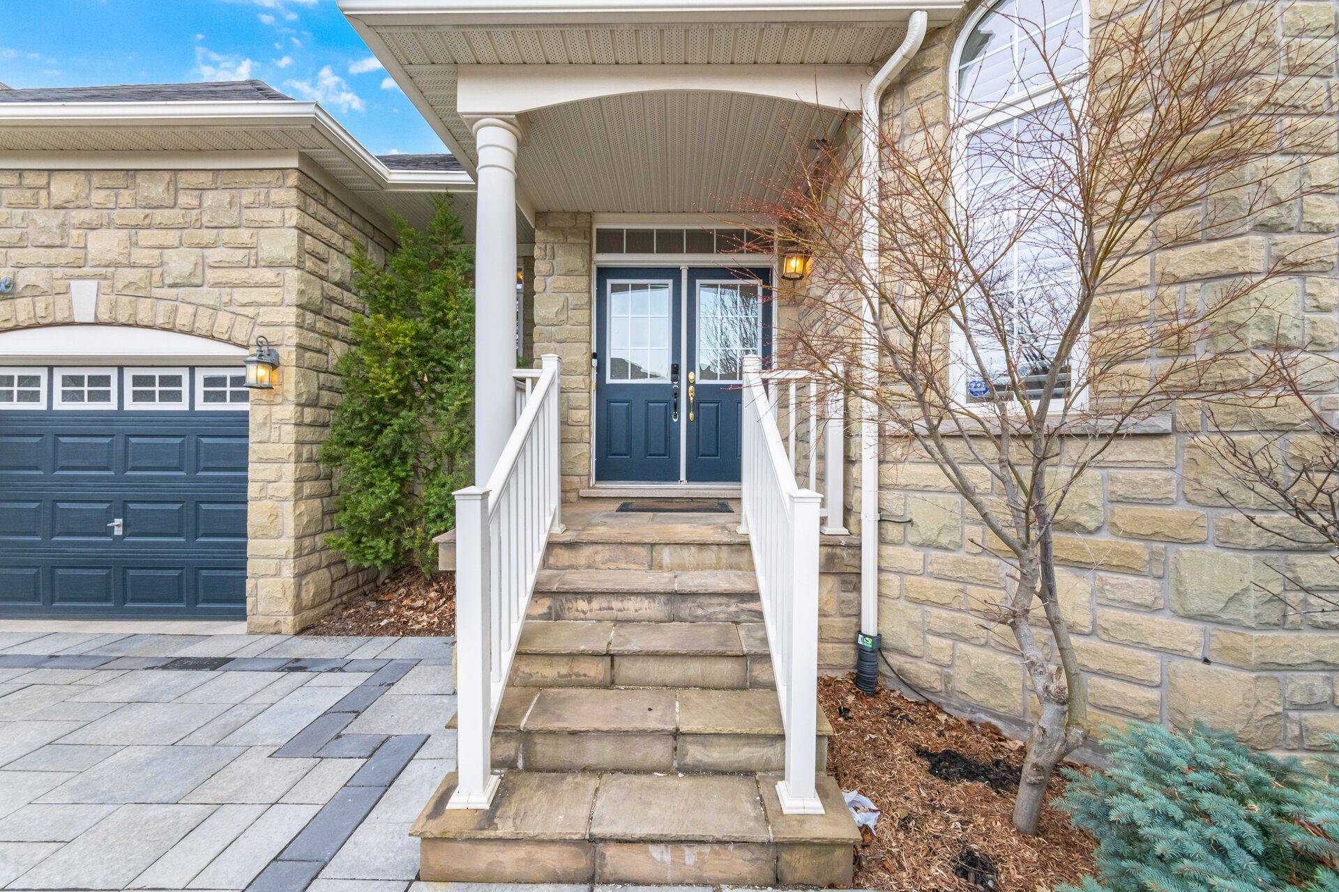 3409 Liptay AVE, Oakville, ON L6M 0M8