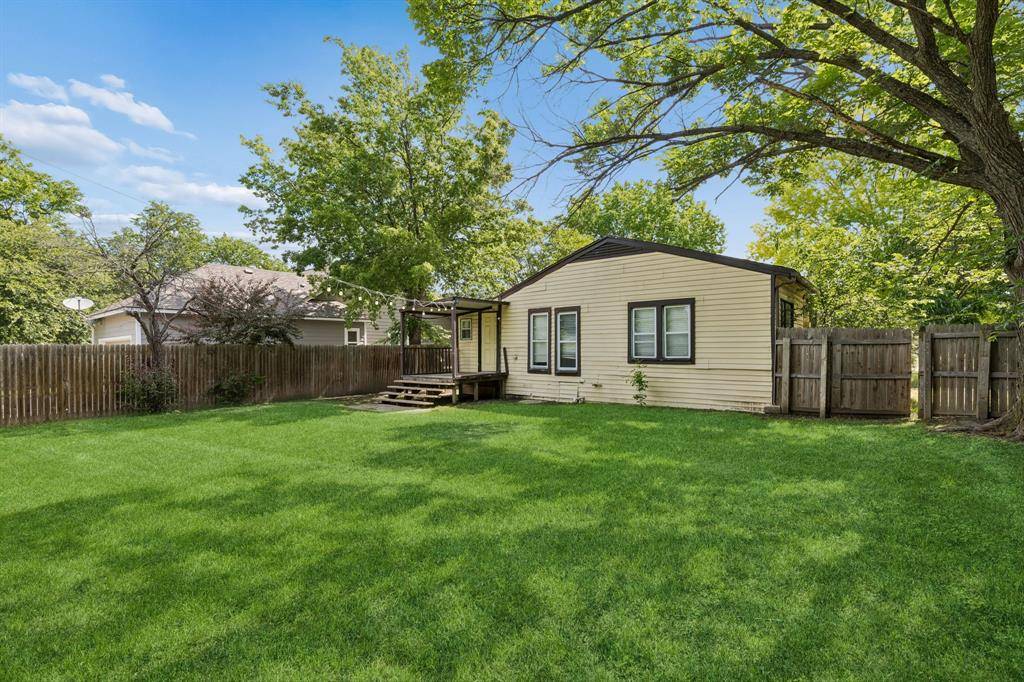 1120 S Pine Street, Grapevine, TX 75050
