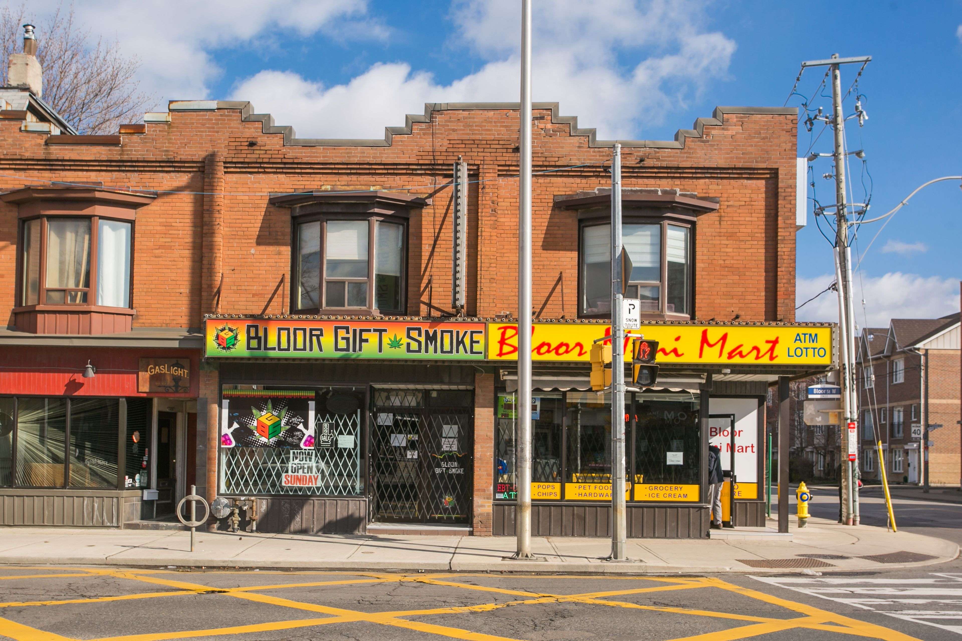 1424 Bloor ST W, Toronto W02, ON M6P 3L5