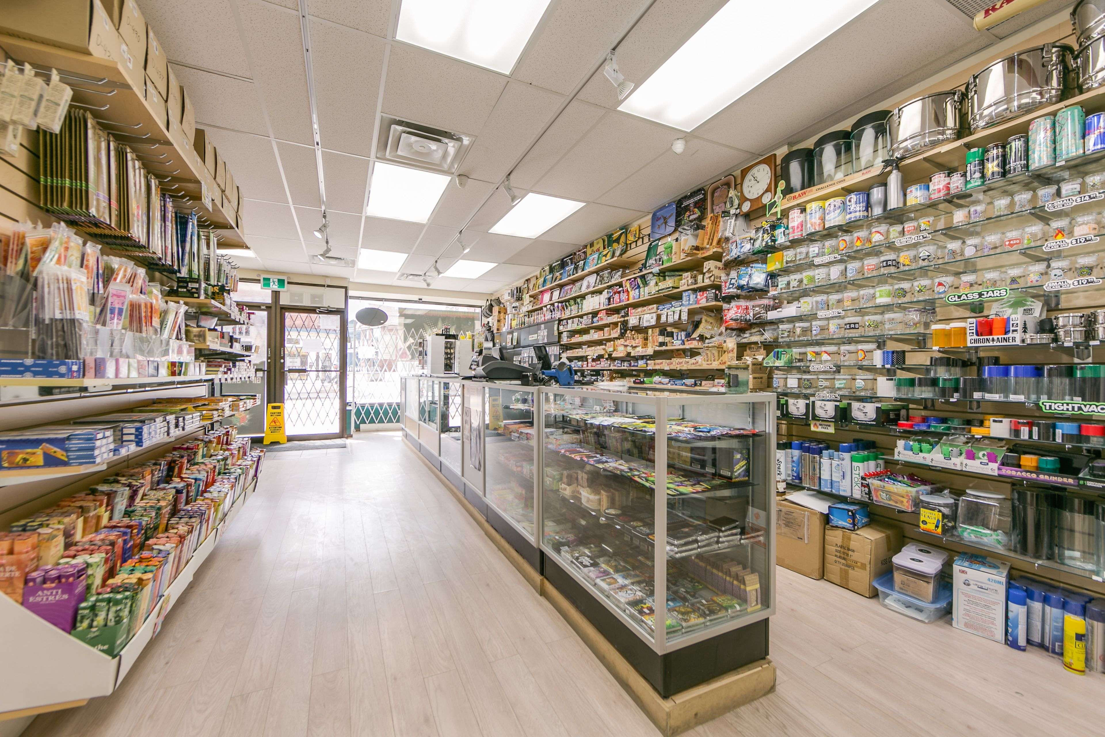 1424 Bloor ST W, Toronto W02, ON M6P 3L5