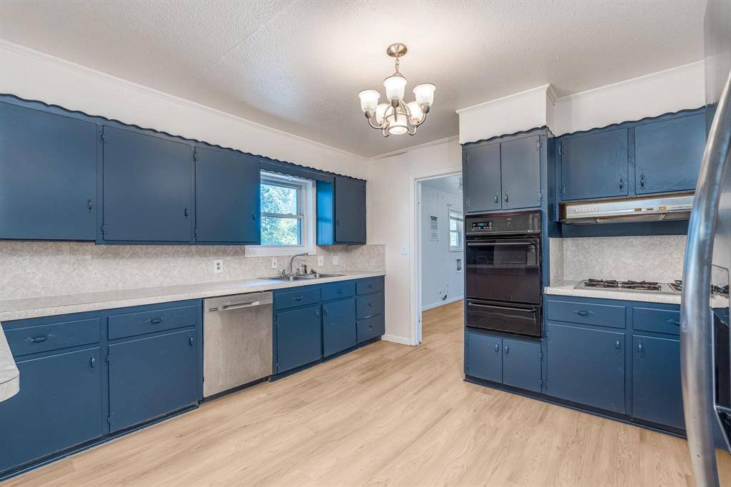 921 Evans Street, Bonham, TX 75418