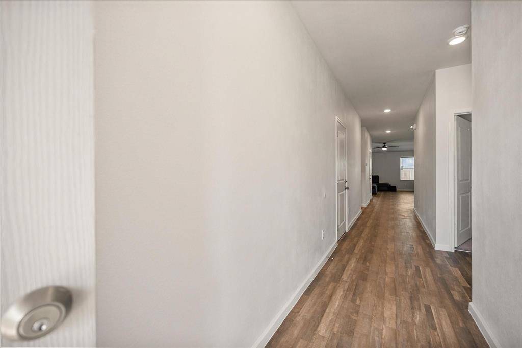 909 Avagail Avenue, Springtown, TX 76082