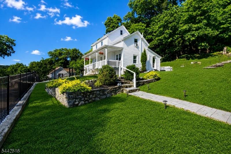 71 Reeve Ave, Bloomingdale Boro, NJ 07403