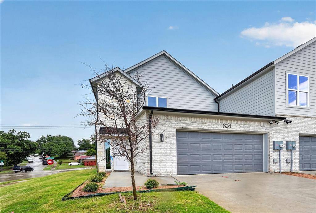 808 Premier, Grand Prairie, TX 75051