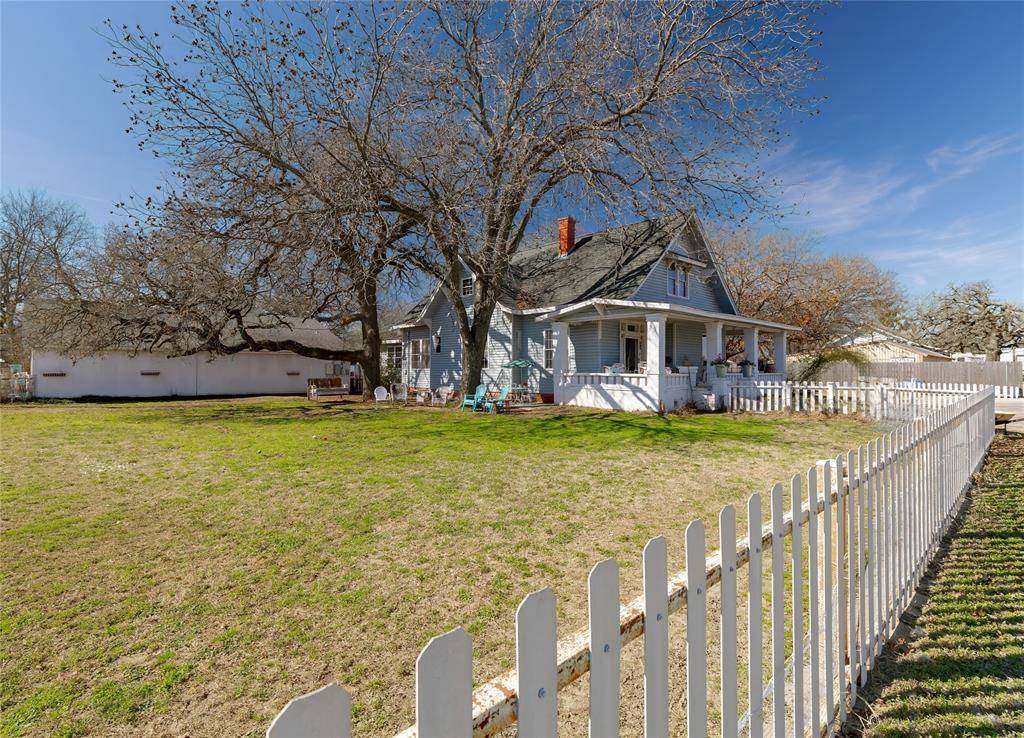403 W Franklin Street, Alvord, TX 76225
