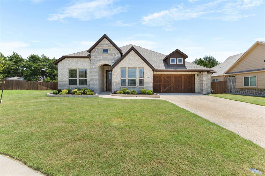 1004 Bessie Drive, Desoto, TX 75115