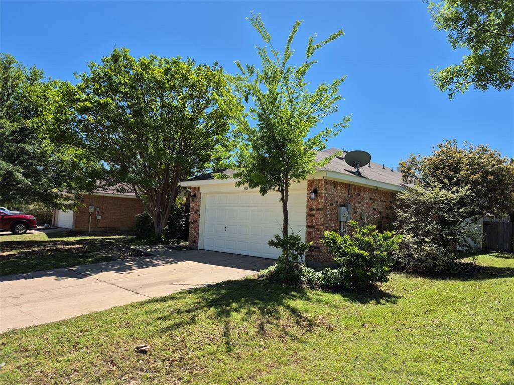 1001 Rock Springs Drive, Burleson, TX 76028