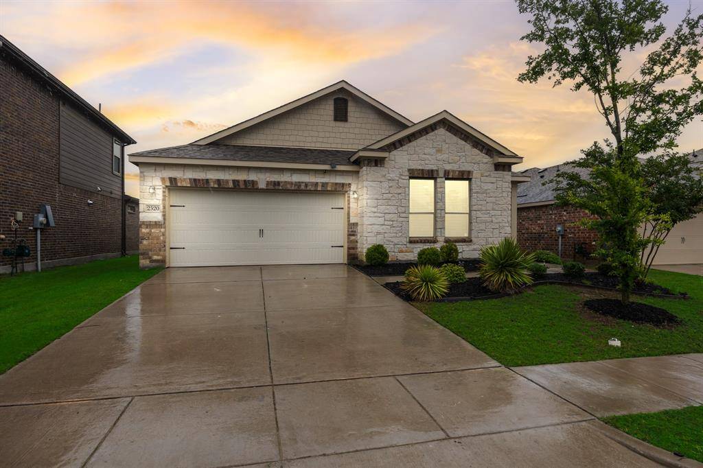 2520 Walker Avenue, Aubrey, TX 76227