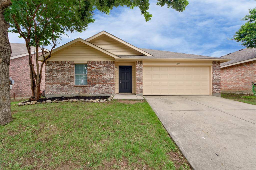 829 Santa Rosa Drive, Fort Worth, TX 76052
