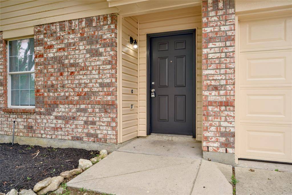 829 Santa Rosa Drive, Fort Worth, TX 76052