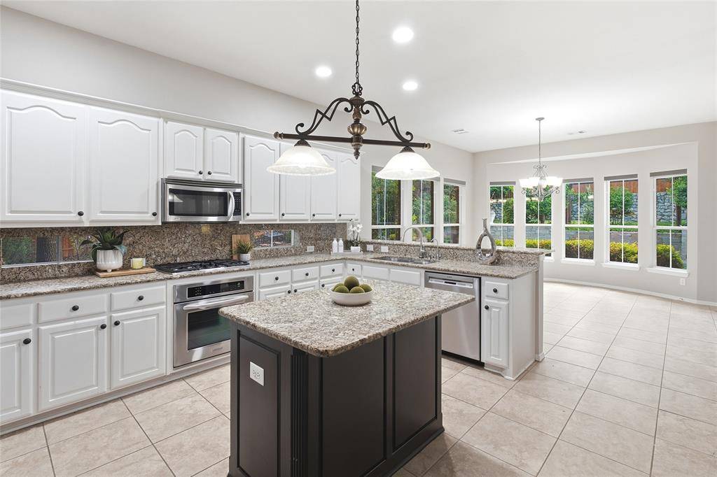 708 Hackberry Ridge Drive, Mckinney, TX 75072
