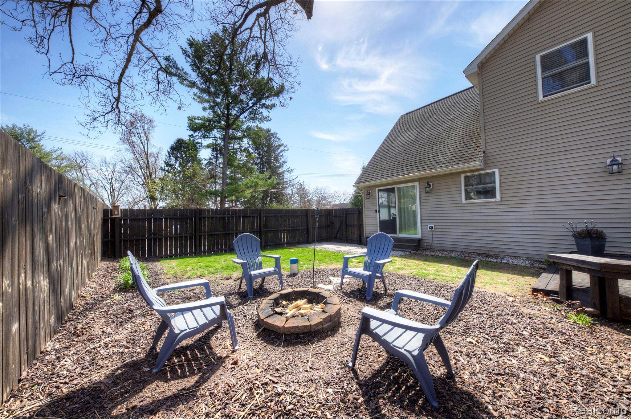 7395 Harrington DR, Hamburg Township, MI 48116